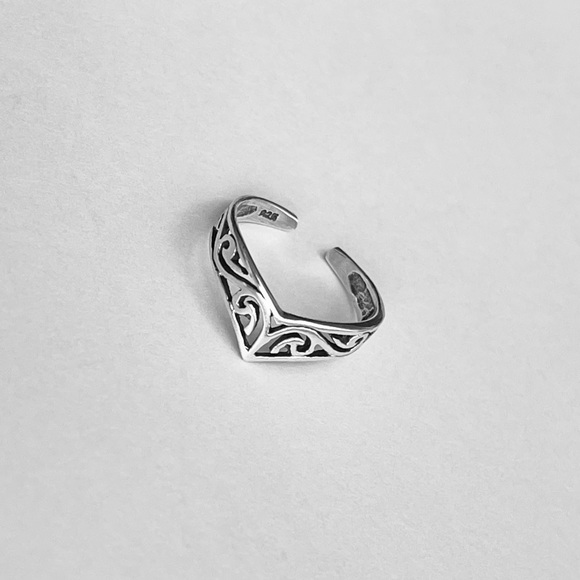Sterling Silver V Shape Filigree Toe Ring, Silver Rings, Chevron Ring, Swirls - Picture 13 of 14